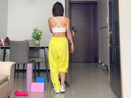 快节奏超然音乐巨掉秤!边跳边讲解,结尾有蝴蝶步教学~极乐净土 BGM。3分40秒来5遍,爽! #居家锻炼 #跳舞使我快乐 #极乐净土 #燃脂舞 #暴汗燃脂瘦全身 原视频:刘豆豆不怎么逗 <视频二创仅锻炼用,涉及侵权联系必删>