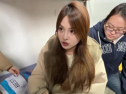 先扣帽后站队,打法依旧老一辈#女大学生 #老一辈打法 #学生会查寝 #青年创作者成长计划