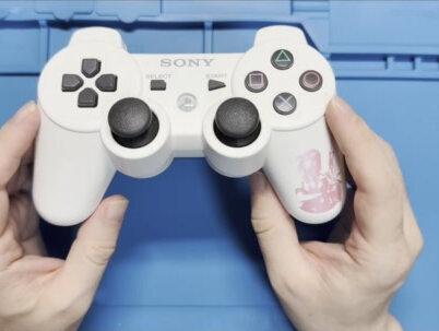 ps3手柄更换电池。#ps3游戏 #游戏机