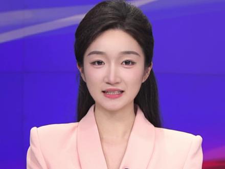 金价大跳水!情侣疯抢“五金”!国际金价单日暴跌3.5%,较历史高点跌15%!
国内金饰价从1700元/克狂降至1440元/克,每克直降超200元!一套“五金”直接省出10000块!金店挤爆,年前买镯的客人都回来追加消费上万!专家说短期震荡但长期看涨,你会趁机抄底吗?