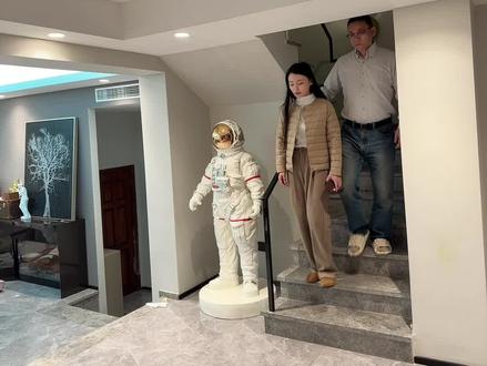 今天大叔在家,我爸爸烧了很多饭菜,烧了大叔爱吃的海鱼和羊肉汤,大叔吃的香喷喷,没想到 阳宝今天吃海鱼,吃了大半条,阳外公真的蛮好的,天天变着花样给阳宝烧不同口味的吃的,阳阳现在每天吃饭吃的很好,大叔说他在外面工作很是安心,阳阳按时吃饭,也听话,家里一片和谐#我的生活日记 #平平淡淡小日子 #日常vlog #记录真实生活 #夫妻日常