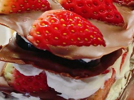 高中天才发现的草莓巧克力砖天才吃法——保温杯焖化法! #巧克力 #巧克力砖的天才吃法 #当季新菜单挑战赛 #冷萃巧克力