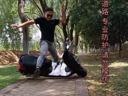 #天生能跑双倍质保 电动车是先捏前刹,还是先捏后刹,怎样刹才更安全?#雅迪电动车 #百亿流量扶持 #电动车 #代步车