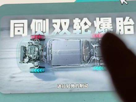 零跑D19牙克石展示黑科技,原地掉头太稳了吧#零跑D19 #我的零跑生活 #冬测