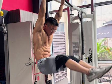 悬垂举腿是练腹做的最多的动作,没有之一。#腹肌