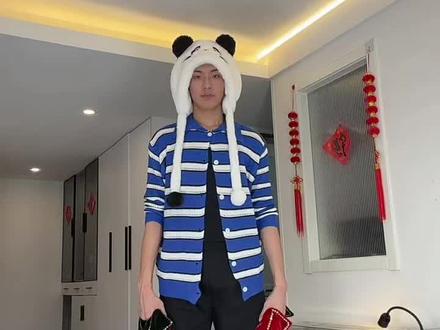 抱一抱笑一笑,今年新年和熊猫胡胡一起过! #熊猫计划之部落奇遇记 #跳熊猫计划抱笑舞接福气#东北神起 #过年 #全网都在跳这个舞