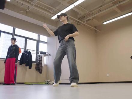 万众瞩目的新晋唱跳爱豆蒋敦豪的舞蹈练习室版又来了!!!
这次是《小孩与我》!!哥这两天就抓紧插空练啊练
@蒋敦豪
#蒋敦豪