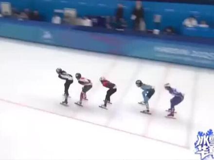 8天0金,中国代表团竟要靠一个女孩来撑场面? #米兰冬奥会 #米兰冬奥 #中国队 8天0金,中国代表团竟要靠一个女孩来撑场面?这究竟是发生了什么?
短道速滑,曾是我们的王牌项目,可这次却意外崩盘。混合接力赛,眼看到手的金牌,却因一个趔趄化为泡影,武大靖在解说席都沉默了。男子1500米赛,两人更是被对手带倒铲出赛道,血都出来了。有人说是心态问题,有人说是技术失误,但在我看来,这其实是心魔在作祟。十几亿人的“必须夺金”压力,让运动员们动作都变形了。现在,所有的希望都寄托在了谷爱凌身上,大年初一,她就要冲击首金,这简直就是在渡劫。0金牌,奖牌榜滑到15名,这成绩确实让人揪心。短道混合接力,卫冕冠军决赛一路领先,却因一个弯道降速,导致节奏全乱,金牌就这样飞了。苏翊鸣的铜牌,谷爱凌的银牌,都告诉我们,这不是技术问题,而是心态问题。
离了北京的主场,那股“舍我其谁”的劲儿似乎就没了。但赛场上,光环总会褪色,最终拼的还是那颗刀枪不入的心。大家觉得中国代表团接下来能否逆袭?快来评论区留下你的看法吧!