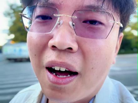 很多人问我翻身上岸怎么办? #认知#失业 #负债 #翻身 #子君 发这个视频的初衷是因为最近收到了很多求带的私信,同时也有很多粉丝问我怎么翻身。其实从我的个人经历来说,你经历了人生的低谷的时候,往往其实还真的没有到绝对的低谷,当你经历了绝对的低谷以后,你才能够去经历涅槃重生的这个过程。什么叫做涅槃?涅槃的意思就是你已经死了,已经无了。如果说你都没经历过这个彻彻底底的涅槃过程,你怎么去重生?绝大部分人在经历了负债经历的失业和一些人生不如意的然后第一时间想到的是怎么去找一些方法,怎么去找一些好的项目,怎么去找个人带一带自己,但其实这就是把自己翻身立命之本交给别人去做选择,你怎么翻得了身?如果说有贵人愿意拉你一把呢?暂且能算你祖上记得如果说从人性的角度来讲,谁愿意去拉一个自己都混不好的人,对不对?有一句话叫做在路上交朋友,不要带人上路。所以这个视频与诸君共勉。