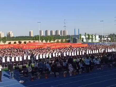 徐水一中高三(日新)必胜,愿儿子合上笔盖走出考场以后,身后繁花似锦未来一片光明