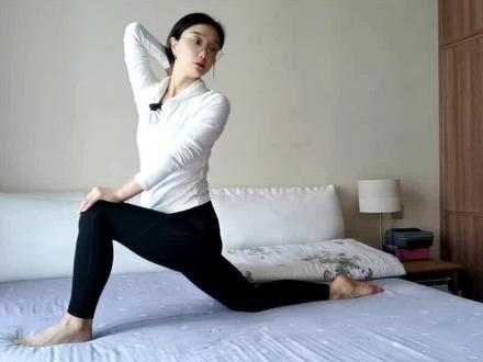 腰部最爱的拉伸方法,每次3分钟,腰椎舒服一整天,坚持七天比十年前还舒服 #椎间盘突出 #腰肌劳损 #腰痛