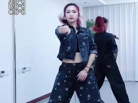 大家喜欢的《扬鞭策马闯天涯》完整保姆教程来喽,简单好看,节奏一响就有种马不停蹄向前冲的气势,跳完感觉整个人都特别畅快!小雅老师教学演示,编舞:寒春 海燕 妮可 富丽 心水#扬鞭策马闯天涯 #保姆教程 #背面慢动作分解 #小雅爵士广场舞#全网都在跳这个舞