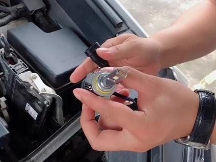 丰田RAV4现场升级LED汽车大灯 第二集 车主亲自动手