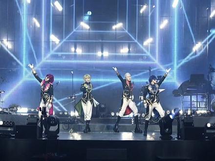 【8.9上海时光重塑eso】在彩排才认识的伊甸园在台上飞了!
其实这个团确实是上台前一天才终于线下见面了(目移
这个团里有经过了三次换人的na,两次换人的hyr,异地远征的jun和ibr,艰难苦痛居然组成了团也是非常之不可思议啊,结果我们在审核结束前一天才找齐人但非常好的阁下自带了全曲啊真是太爽了哈哈哈!
本质上是两个人非常想在上海eso搞上舞台的产物,但感谢年上组陪我们胡闹了...
ngs:@豆子最近疯狂沉迷小偶像 跳爽了,下次还来(这个入被我五秒钟逼出来一份感言,感谢咔咔被我们从日本揪回来搞园救场啊!
hyr:@清祁KiyoKi 园神 启动!!!!!(这是我团非常好看非常努力用功的美丽包菜啊,妈妈我见到真巴日和了!
ibr:@然而月泽只想躺平 顺利幸终!期待未来!!!(你小子装起来了是吧好吧这是我们团羽风薰爆改七种茨,烤炉困这里有个伊甸园三缺一你猜谁没有受到邀请?
jun:@却九重_QUE(再这样我就开舞蹈小号 ,感谢团员们为本次团付出的努力和排练,我真的好喜欢啊妈妈们我在上海飞了!!!
#偶像梦幻祭 #上海eso #舞台 #舞蹈 #宅舞