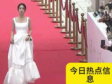 周也恋情实锤曝光,粉丝怒其不争:事业上升期别“恋爱脑”!#娱乐信息 #热点