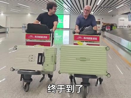 我们回来喽!大家说先去吃什么呢?@米娜妈妈 #外国女婿