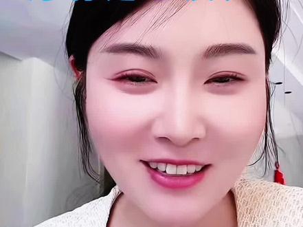 #索图 #海莉 #海莉谈索图断播 #索图大舞台 #海莉走心发声 索图大舞台突发断播,全网议论纷纷。今天海莉结合自己的直播经历,说说心里话。谁都有情绪上头、把控不住的时刻,我五年前也经历过。人教人教不会,事教人一次就会。他不是飘了,是没扛住节奏、没处理好突发状况。犯错不丢人,认错更不丢人。希望图家人多理解、多包容,给他成长的空间。也希望大家理性看待,少点攻击,多点善意。直播不易,且行且珍惜。