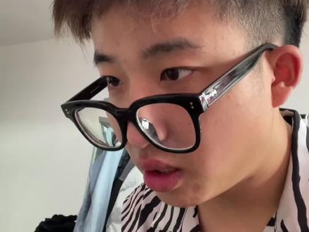 笑得我捶墙,姜思达永远的神。