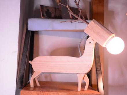 用智能灯泡做个小鹿台灯 捡的枯树枝做鹿角还不错