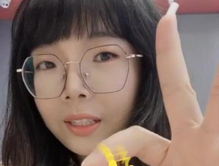 #OK手势的慢动作解读 #这是啥玩意 #反手OK手势 谁说做到这个手势的给送十个男朋友,男朋友呢我见见🤭 #反手ok手势挑战