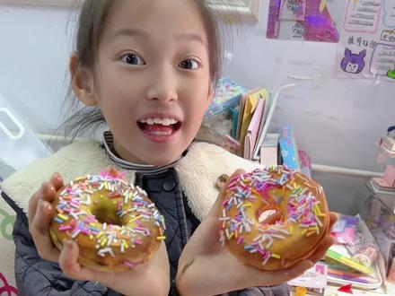 用粘土做仿真甜甜圈~##手工diy #仿真食物#萌娃日常