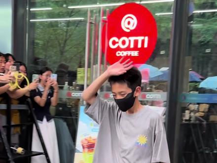 7.22佟弋下班
#tf家族五代 #佟弋 这是什么神秘手势