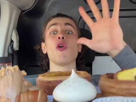 法国帅哥吃甜品🥐🧁 #吃货日常 #快来一起尝个鲜 #美食测评