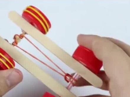 用小姨子的喝剩的可乐瓶子做给小孩做一个F1赛车#手工 #让孩子远离手机 #动手能力