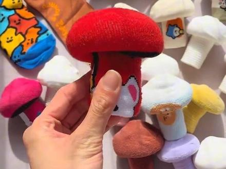 日子怎么会和谁过都一样呢🍄#男朋友的迷惑行为 #叠袜子 #蘑菇袜教程