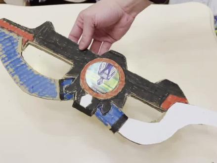 #手工diy #奥特曼武器 #奥特曼 元旦在家吹着暖气陪儿子做了个布鲁奥特曼头标武器(快递箱攒够了😂)