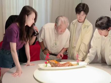 当厨神学院来了八卦记者! #剧情#短剧#厨神少年#DoubleA纸业