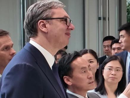 现场视频!武契奇抵达小米汽车工厂参访#直击第一线 #媒体精选计划