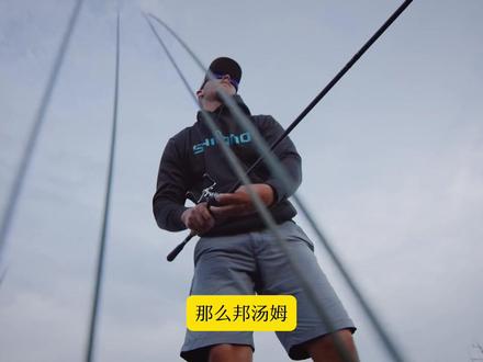 路亚英语小课堂:SHIMANO禧玛诺系列渔轮 路亚英语小课堂 第四节
Antares :心宿二,这是天蝎座中最亮的恒星,所以如果你是禧玛诺的粉丝,又是天蝎座,那么买水滴轮就要优先考虑旗舰安塔列斯,应该会有BUFF的加成,抛投距离增加30%,打龟几率降低25%,巨物中鱼率提升55%。
禧玛诺特别喜欢“蝎”,就像它的钓竿“SCOPION”蝎子,旗舰系列沙湖拉也是一个蝎子的标志。
mETANIUM ,意思是化学元素,原子序数为22,是一种非常坚固、耐腐蚀的金属,也用于制造飞机等轻型合金。可见禧玛诺对于这个渔轮的定义就是耐用性极强,我的合伙人阿布鲁拿着他的20蒙塔尼钓遍东南亚各地,没出过任何问题,非常的可靠。
Bantam,如果直接查字典,那这个词的意思竟然是“矮脚鸡”,怪不得这个轮子和竿子都这么难卖,拿着一套矮脚鸡去打路亚,确实听起来有点儿差劲。但是这么会起名字的日本企业,不可能给自己的产品起这么一个蹩脚的名字,那么BANTAM我们再去细查,它曾经是一个瑞典反坦克导弹的名字,也是一架轰炸机的名字,还曾经是应该20世界的双翼战斗机的名字,我们知道,日本的帝国主义时期主要是受大英帝国的影响,才会有了后来的侵略和扩展,这一点英国是全球殖民扩展的万恶头子,日本只是一个小跟班,只是在工业时期日本的发展完全超过了周边的国家,当然这也和中国自唐朝之后开始内敛并逐渐封建腐败有很大的关系,跑题了,回来接着说。
SCORPION, 蝎子,禧玛诺是非常喜欢蝎子的,旗舰安塔列斯是天蝎座的恒星,而水滴轮和钓竿还有沙湖拉都是用红色的蝎子来标识,所以我们通常叫它们红蝎
那么STELLA又是什么意思呢? Stella 这个名字源于拉丁语和意大利语,意为“天上的星星”,这么一看就对了,水滴轮安塔列斯是恒星,纺车轮旗舰STELLA还是天上的星星,不愧为禧玛诺的旗舰。
那么vANQUISH是什么意思?征服,这个词出现的地方可就多了,阿斯顿马丁的超跑,豪华游艇以及世嘉的科幻游戏,“征服”这个词一向是人类血脉喷张的引子。这也是禧玛诺在竞技市场投入最大的核心产品,尤其是日本,几乎我们看不到鲈钓竞技钓手使用STELLA,全都是万奎士,现在万奎士也是一轮难求了!OK,这一节路亚英语小课堂就到这里,学无止境,学好英文既可以看比赛,买买买也不会糊里糊涂,咱们下节课再见!#禧玛诺 #ANTARES #VANQUISH @禧玛诺渔具 @龚磊