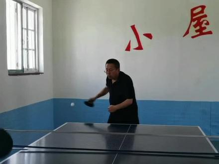 🇨🇳 小屋乒乓球馆 收费标准:一节课一小时,一个教练最多教三个学员,每人四十元。
