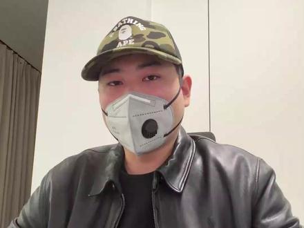 “得物”出售衣服 再寄售变版本存疑?
求助人:一件衣服俩说辞 平台太“双标”
“得物”客服:专员随后答复#网购 #双标