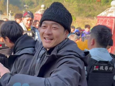 张家界荒野求生决赛开始,人气选手“文车车”状态拉满:假期要开始了