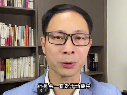 霍尔木兹海峡局势持续升级,多艘邮轮接连遭袭,美国现在还拒绝护航,导致全球航运受阻、成本飙升,进一步加剧能源危机#霍尔木兹海峡#邮轮遭袭#航运危机#美国拒绝护航#伊朗反击