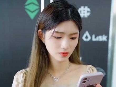 一瓶神奇的香水,喷一下就能让死去的人出现在你身边,你会喷吗?#香水 #闺蜜@DOU+小助手 @DOU+上热门