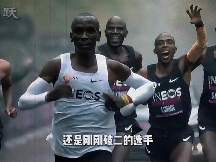 一次法特莱克跑=有氧+无氧,效率直接拉满! 跑步跑腻了、不想坚持了?赶紧试试这个超好玩的速度游戏🏃♀️
法特莱克跑,在瑞典火了 90 年的训练方法,核心特别简单:随心所欲变速跑!
✅不用看手表、不用死盯配速
✅看到前面的路灯就冲一段,累了直接放慢脚步缓一缓
✅有氧无氧一起练,跑步成绩不知不觉就上去了。
具体怎么玩?先热身 10 分钟,看到目标就加速冲刺,
跑完恢复一下再重复,20 分钟就搞定,比闷头傻跑有意思多了。
明天出门别再纠结跑几公里,就想着去追前面那棵树、那个路灯,
跑着跑着就爱上了。
#有氧运动 #科学跑步 #抖音精选 #青年创作者成长计划 #法特莱克跑