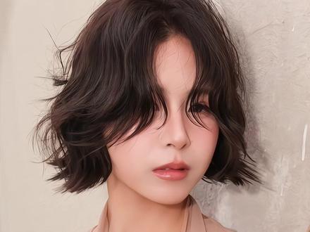 翘翘头26年你一定要学会这样烫,还不会烫翘翘头的这个视频看完超详细排杠教程有手就会,无脑学会,都怎么详细了点个关注在走呗#朱斌老师 #朱斌剪烫#女士四大风格剪烫#无差别剪烫#翘翘头@朱斌老师小助理、杨树淋) @美发摄影师杨树淋创业版