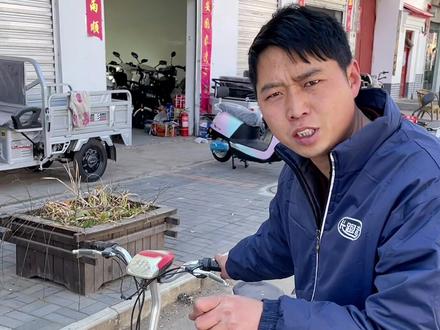 电动车车把用是跑偏怎么办?师傅教你加上一点黄油就能轻松修好#电动车 #黄油喷剂