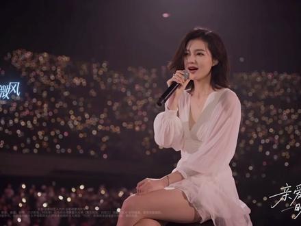 原创力作《亲爱的晚安》虚拟艺人六六演唱会片段 #演唱会 #抖音AI #AI #抖音AI创作浪潮计划 #抖音音乐人 @虚拟艺人六六 @虚拟艺人六六 主页置顶有演唱会完整版,目前音乐都在汽水发行,谢谢大家,如果喜欢可以给六六一件三联,让她可以存在这个世界上