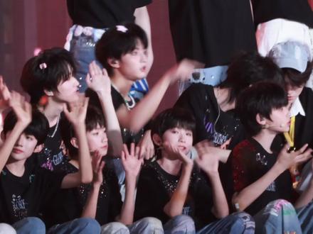 逐帧观看新音舞台
#橹穆 #271199