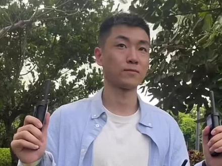 赵继伟婚礼,高诗岩身挂三个对讲机做后勤保障