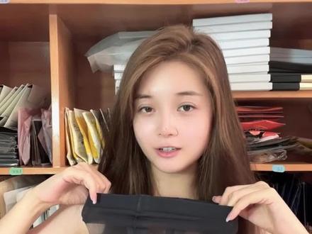 涞觅口香糖丝袜试穿!浅黑色上身是什么效果?#涞觅不止丝滑 #口香糖丝袜 #谁穿谁好看 #御姐 #穿出长腿美感