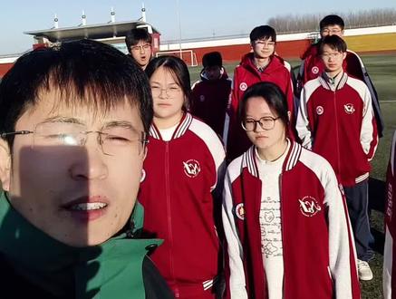 “冬至”地理考点 2025年12月21日冬至日,冬至是二十四节气之一,与之有关的考点也是高考的重点,此时,北半球昼最短夜最长,今晚我们将度过最漫长的黑夜,明天开始光明会越来越多。此时,太阳直射南回归线,受黄赤交角的影响,今天过后太阳将向北运动,新的轮回开始,新起点新征程。#高中生 #冬至 #地理 #高考 #班主任日常