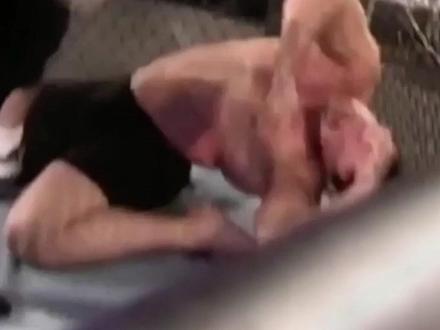 来看看人体坦克的暴力美学,九百磅的下勾拳,能终结任何对手 #格斗