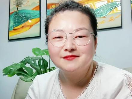 忘了营业执照年审,怎么办呢?
年审补报,移出异常名录。
过了6月30日年审的通道会关闭,具体每个省份关闭期不一样,有10天、15天,也有7月份可以直接补报,还有被列为异常的。
如果被列为异常了,年审补报后,根据要求填写《企业移出经营异常名录申请表》等资料,向营业执照所在地的工商部门申请移出经营异常名录,等待审核通过后移出。
不要轻信别人说移出异常,需要花费多少钱,自己可以试着去处理。
来看看具体的补报操作步骤吧。
打开电脑——登录企业信用信息公示系统——选择注册地——进入企业信息填报界面。根据提示的填写相关内容,不会填写的参考我前期视频。
不会操作电脑的,也可以携带营业执照、身份证明等相关材料前往当地工商部门,领取纸质年审表格进行填写盖章并提交。
需要注意的是,有营业执照的单位,切记重视年审工作。完成年审补报和经营异常名录移出,逾期记录也可能会保留,可能会被查到,影响企业的信用。