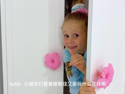 娜斯佳爸爸躺沙滩秒睡,背后藏着啥小秘密? #开心时刻 #快乐童年 #搞笑的萌娃 #亲子互动 #童趣