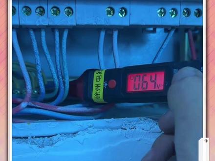 地线被偷,四层往上全屋都带电#电线 #小区 #用电安全 #地线